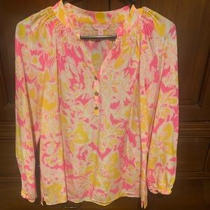 Very good used condition Lilly Pulitzer blouse!